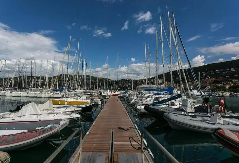 Majatalo Al Molo Sea View Rooms