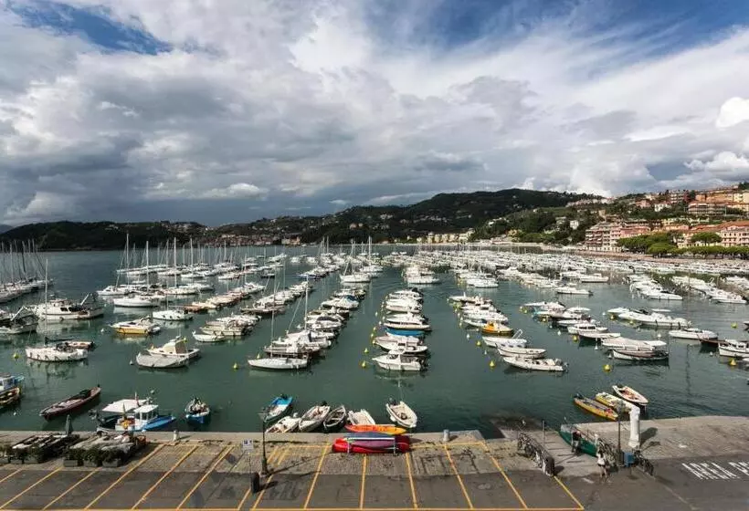 Majatalo Al Molo Sea View Rooms