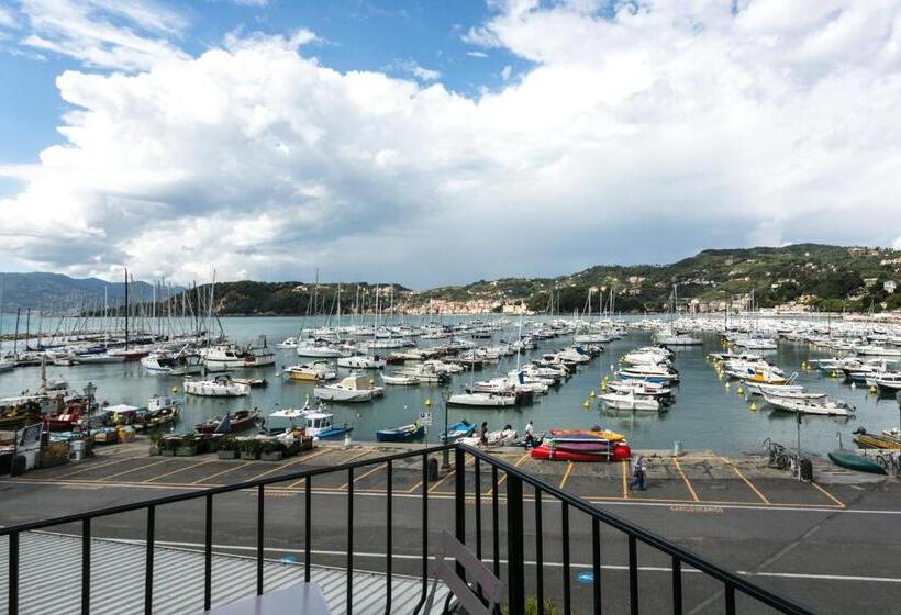 펜션 Al Molo Sea View Rooms