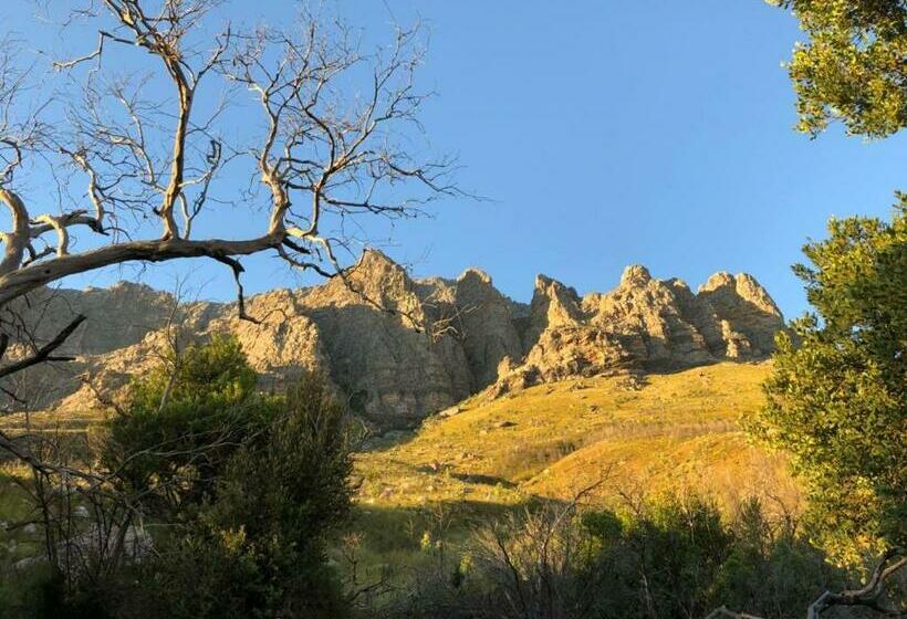 بنسيون Mosterts Hoek Guest House