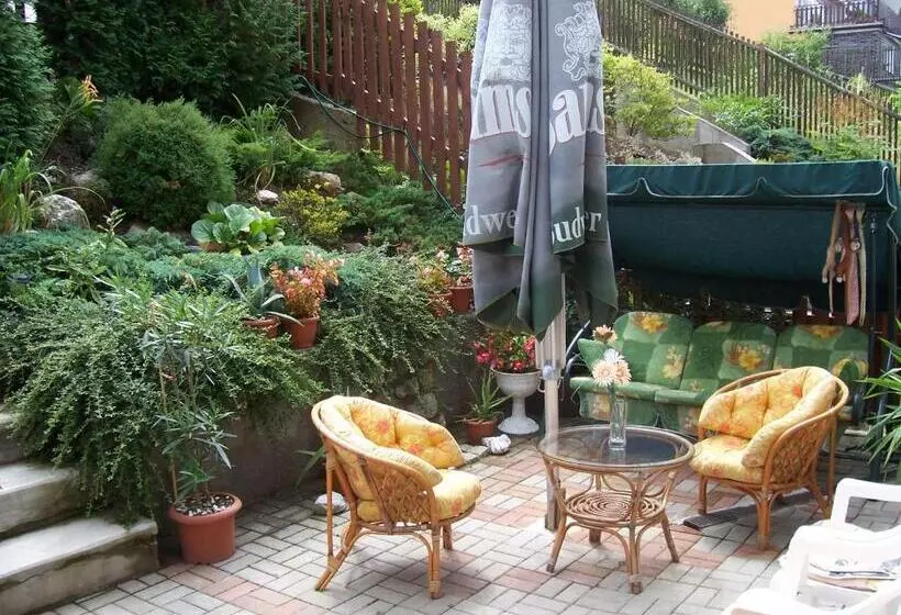 Majatalo Penzion Havaj