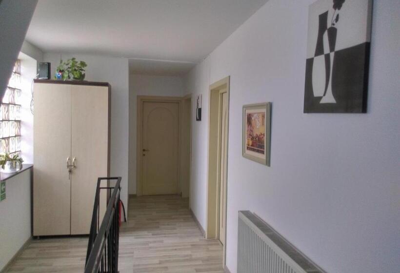 بنسيون Randevu