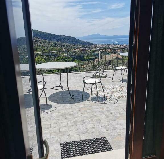 تختخواب و صبحانه L Angolo Di Campagna