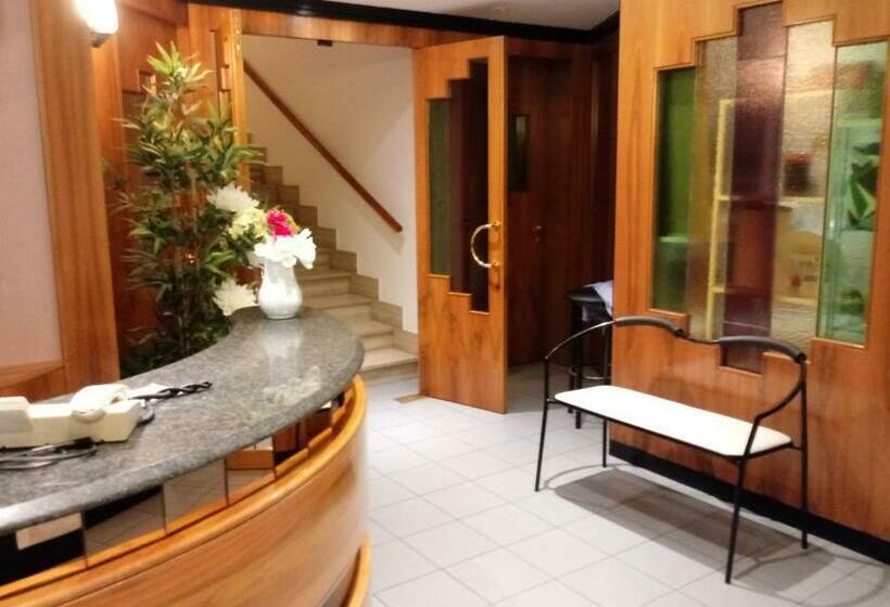 Отель Albergo Ester