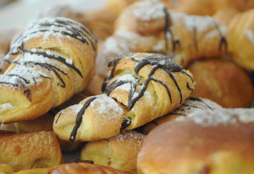 Отель Albergo Ester