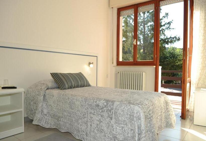 Отель Albergo Ester