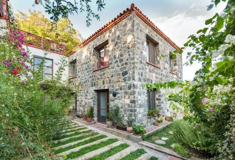 Aamiaismajoitus (B&B) Karaburun Bahçe