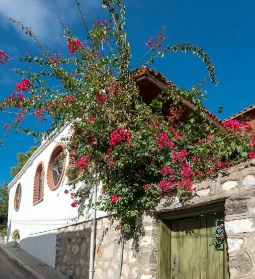 Aamiaismajoitus (B&B) Karaburun Bahçe