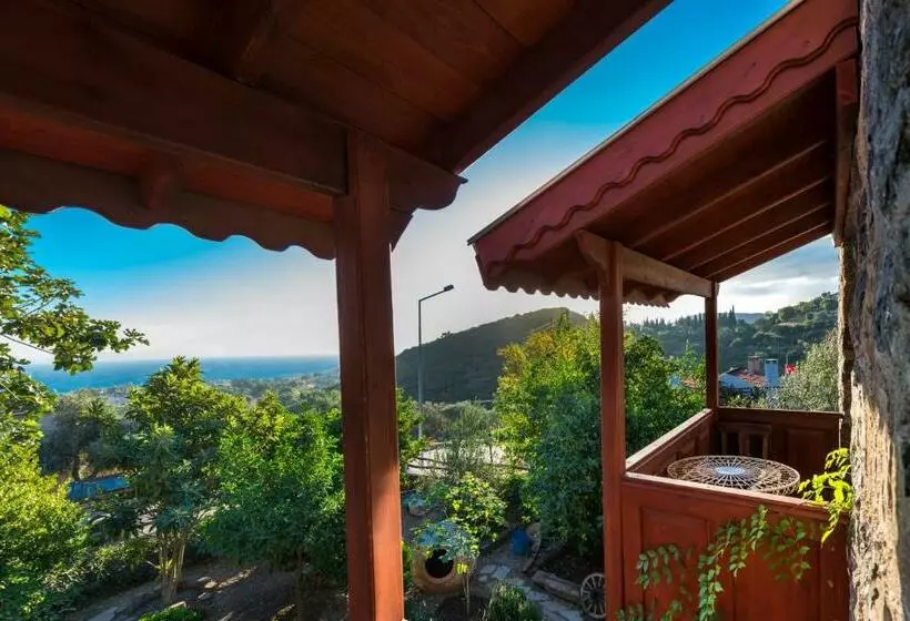 Aamiaismajoitus (B&B) Karaburun Bahçe