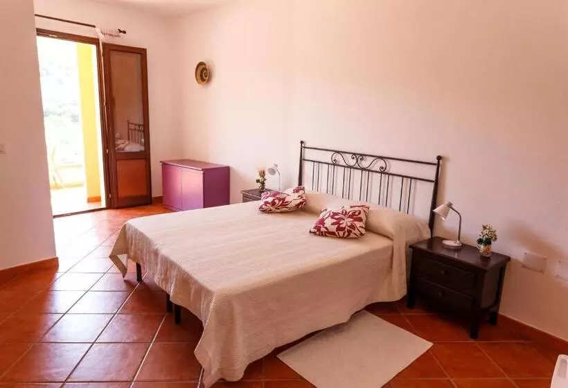 ベッドアンドブレックファースト La Colbula