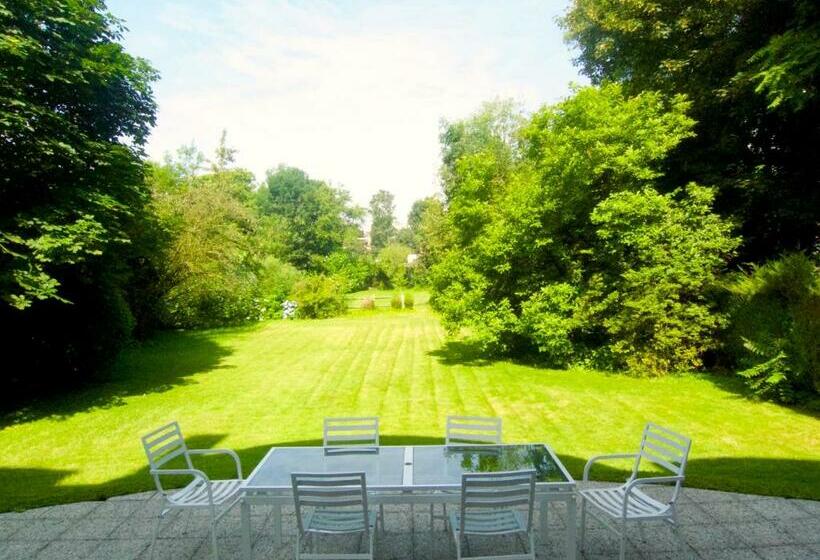 ベッドアンドブレックファースト Queen Christine