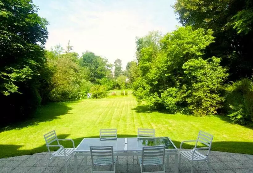 ベッドアンドブレックファースト Queen Christine