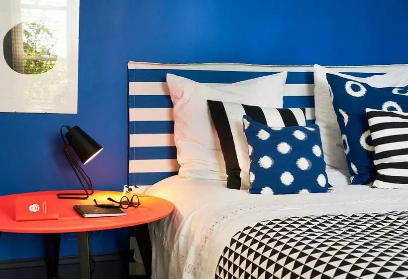 ベッドアンドブレックファースト Queen Christine