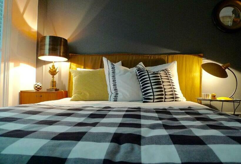 ベッドアンドブレックファースト Queen Christine