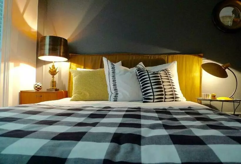 ベッドアンドブレックファースト Queen Christine