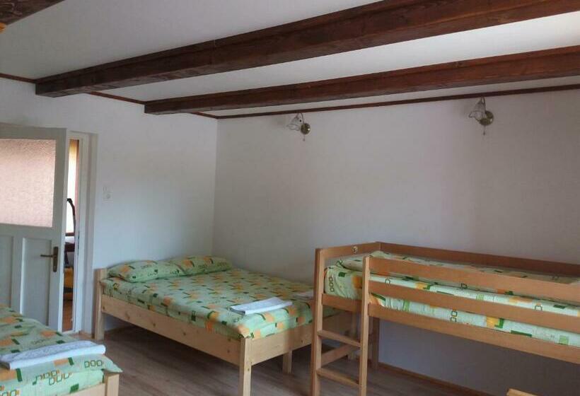 بنسيون Maksai Vendégház