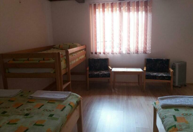 بنسيون Maksai Vendégház