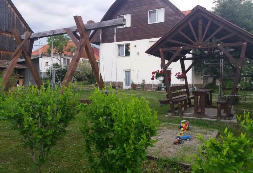 بنسيون Maksai Vendégház