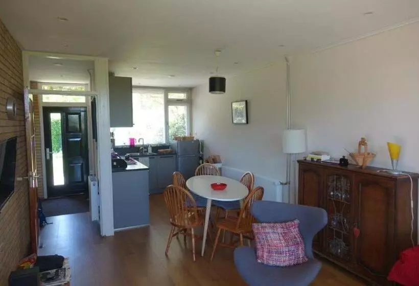 Aamiaismajoitus (B&B) Gastenverblijf Neeltje