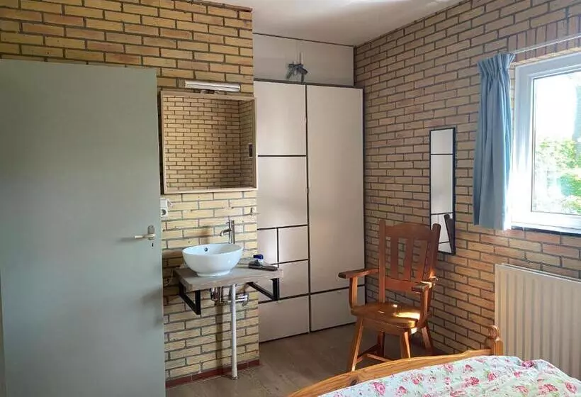 Aamiaismajoitus (B&B) Gastenverblijf Neeltje