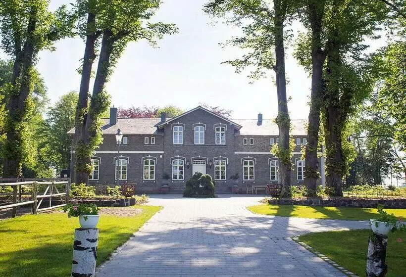 Hotelli Herrenhaus Gut Neuruppersdorf