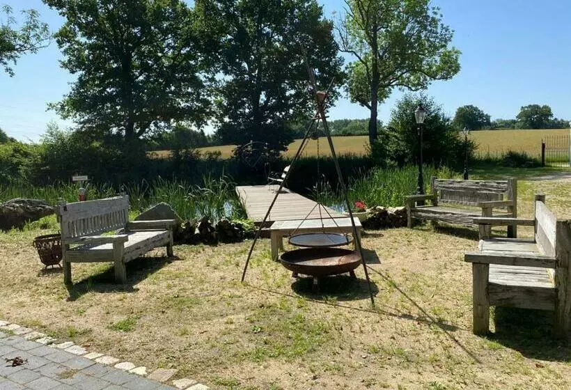 Hotelli Herrenhaus Gut Neuruppersdorf