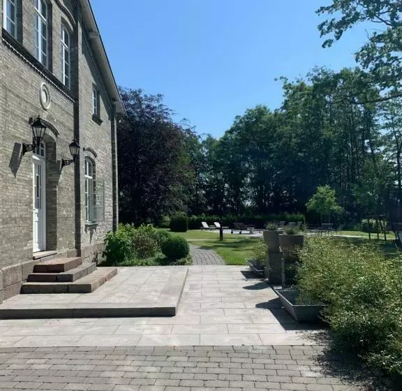 Hotelli Herrenhaus Gut Neuruppersdorf