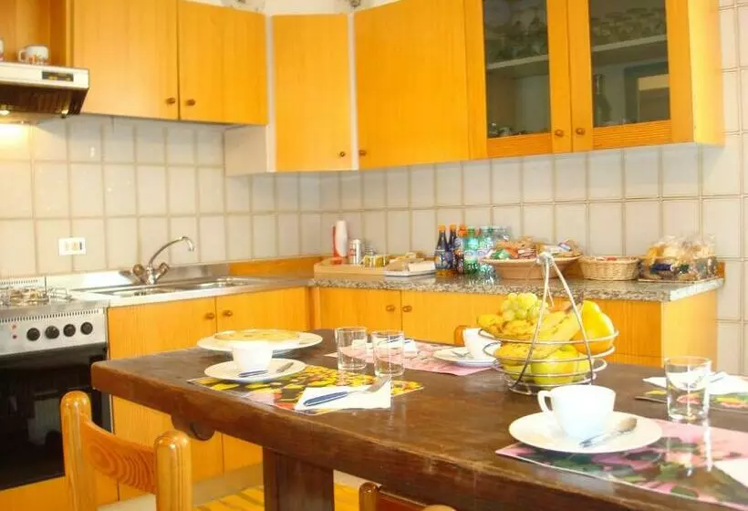 Majatalo Cristina House