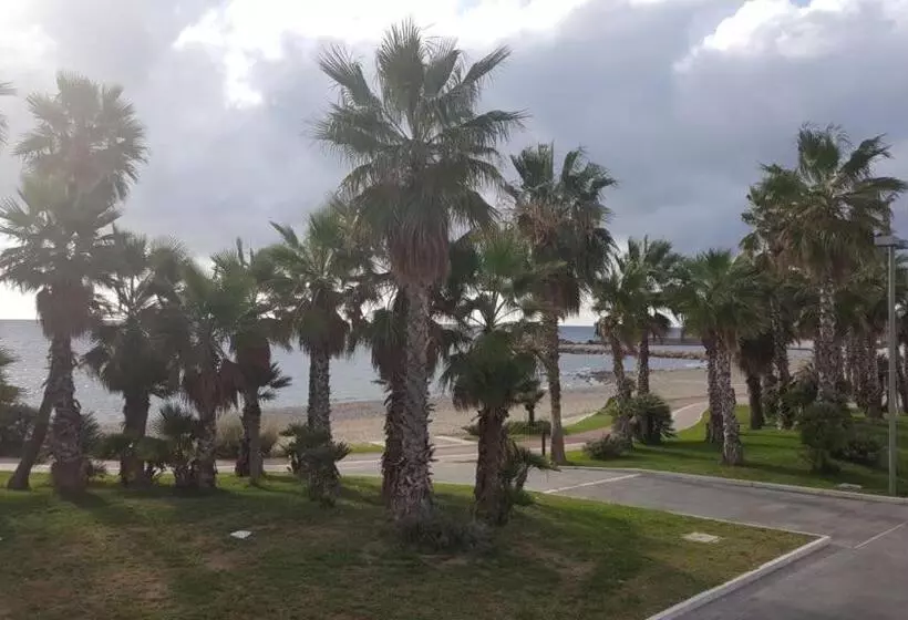 ペンション Quattro Stelle Al Porto Guest House