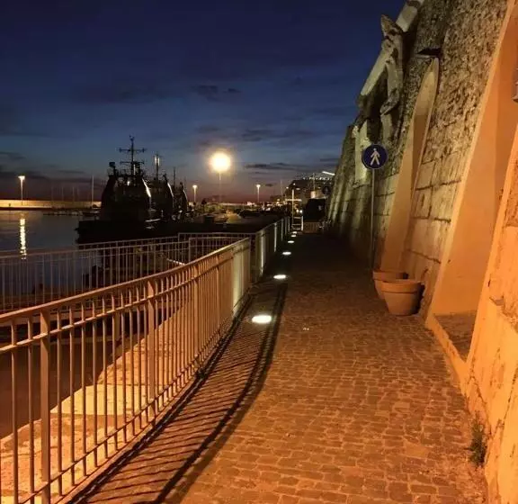 ペンション Quattro Stelle Al Porto Guest House