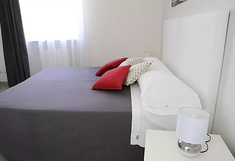 ペンション Quattro Stelle Al Porto Guest House