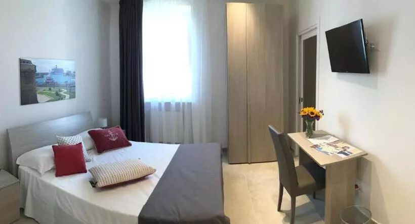 ペンション Quattro Stelle Al Porto Guest House