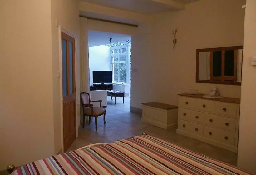 Strathmore Bed & Breakfast