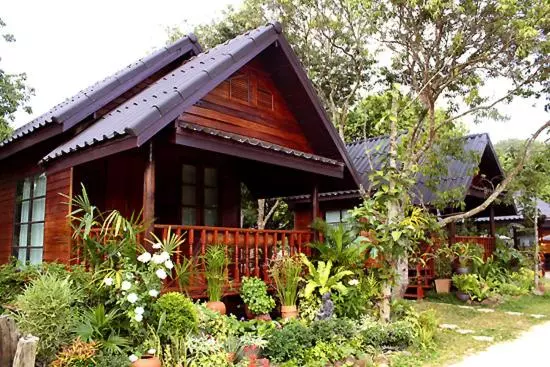 Baansuan Lychee Maeklong Resort Ampawa
