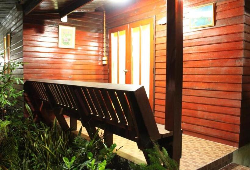 Baansuan Lychee Maeklong Resort Ampawa