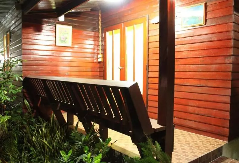 Baansuan Lychee Maeklong Resort Ampawa