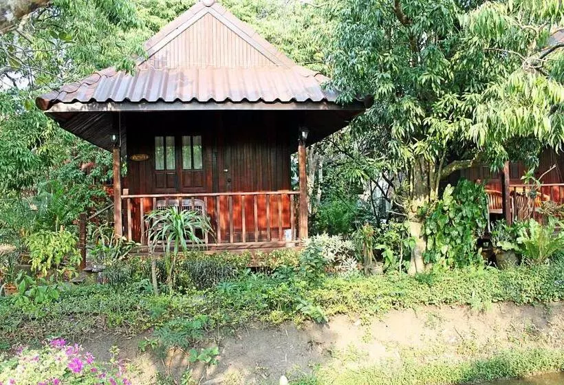 Baansuan Lychee Maeklong Resort Ampawa
