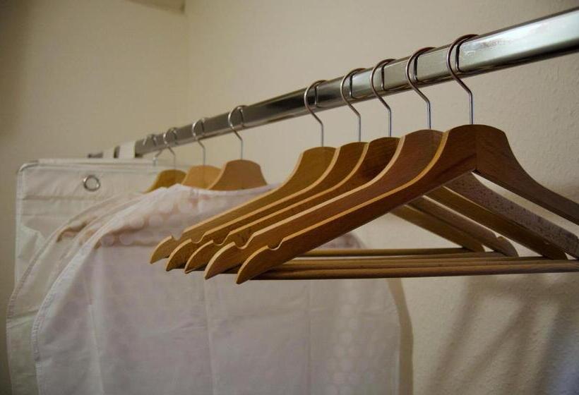 تختخواب و صبحانه L Officina