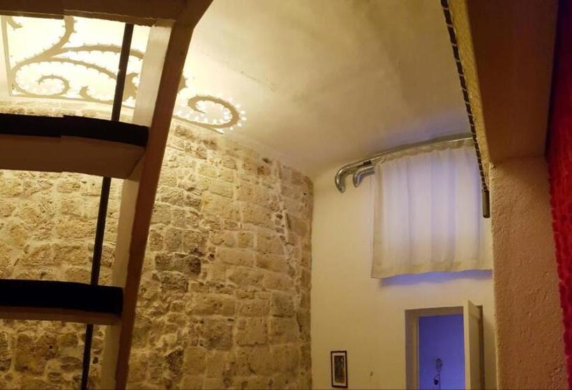 تختخواب و صبحانه L Officina