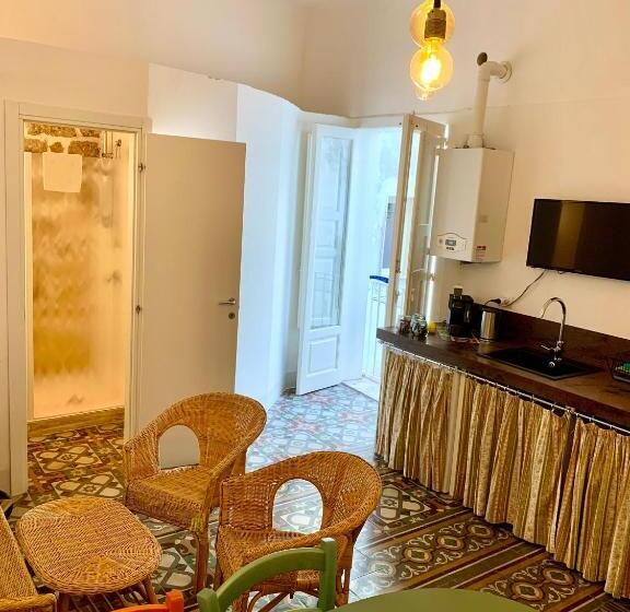 تختخواب و صبحانه L Officina