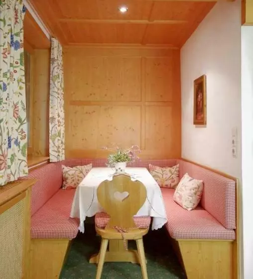 ホテル Pension Alpenrose