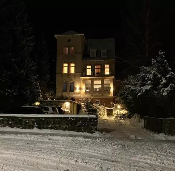 ペンション Burgfeld