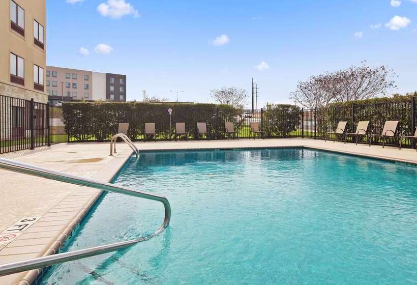 Отель Best Western Plus Austin Airport Inn & Suites