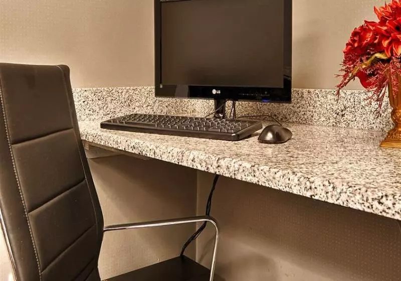 Otel Best Western Plus Austin Airport Inn & Suites