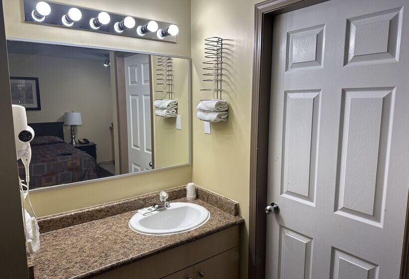 فندق Canadian Inn