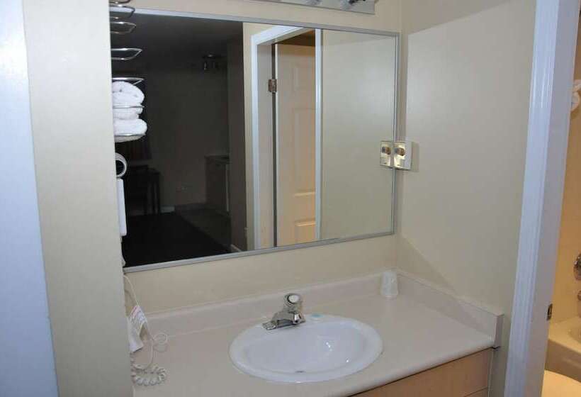 فندق Canadian Inn