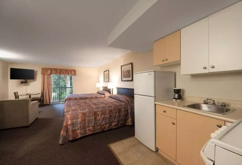 בית מלון כפרי Canadian Inn