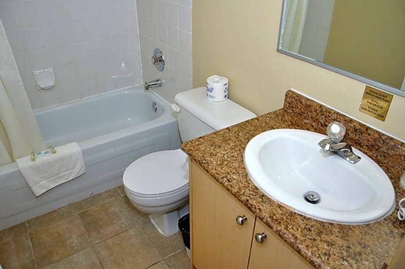 فندق Canadian Inn