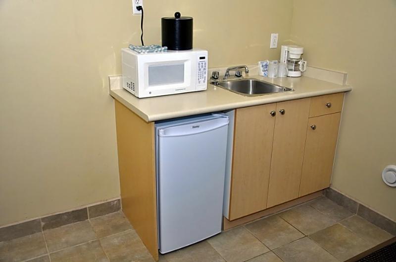 فندق Canadian Inn