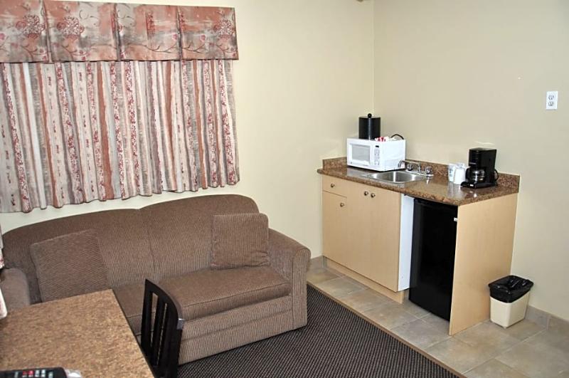 فندق Canadian Inn